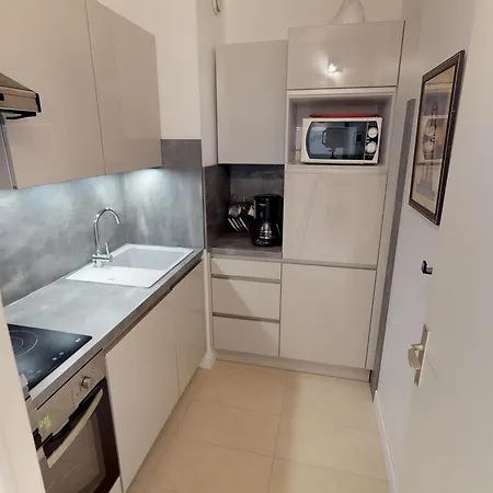Appartement Grand 2p Avec Parking Et Terrasse, Piscine Sur Le Toit, Proche Des Plages A - Fr-1-196-172 Menton